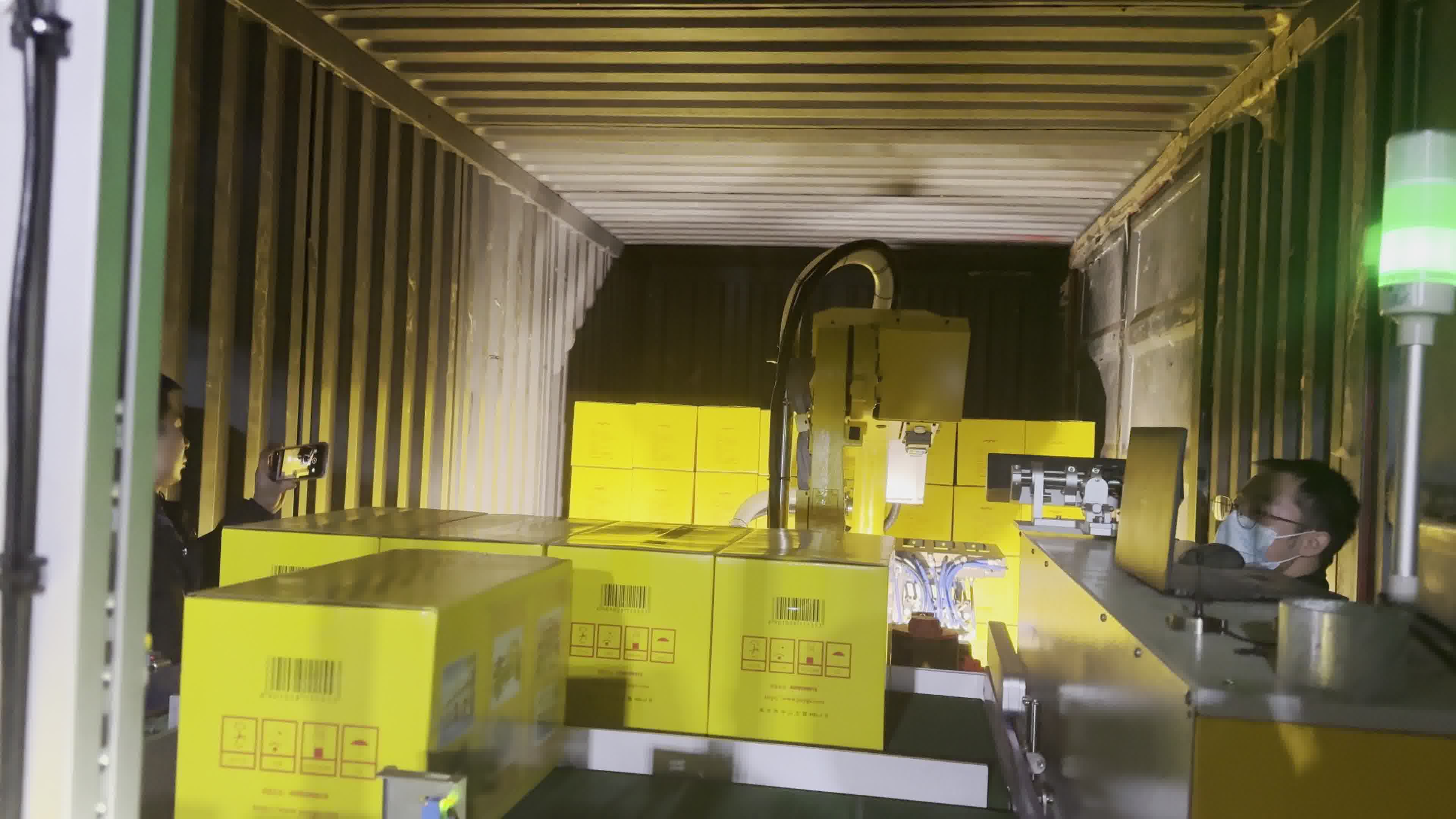 Système de chargement automatique de conteneurs par robot-3