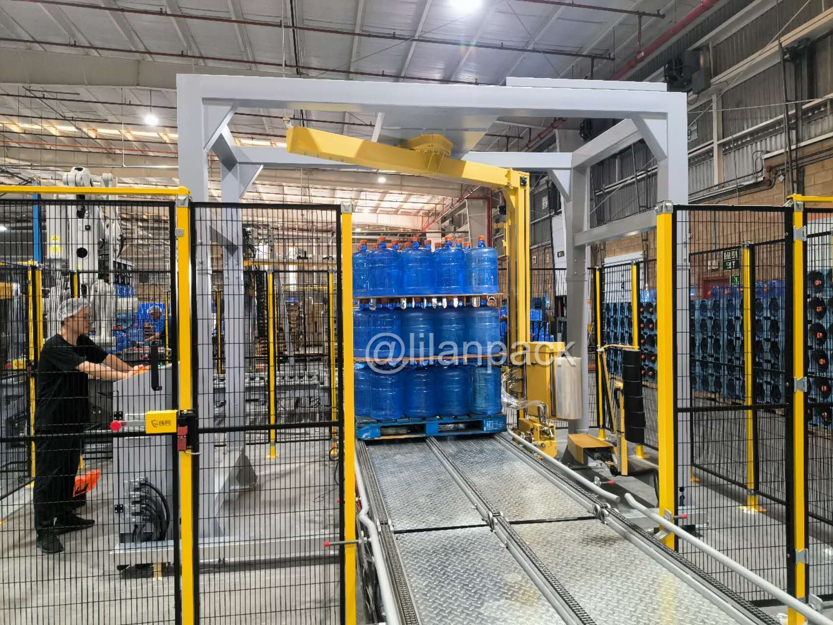 机器人码大桶水-缠绕机